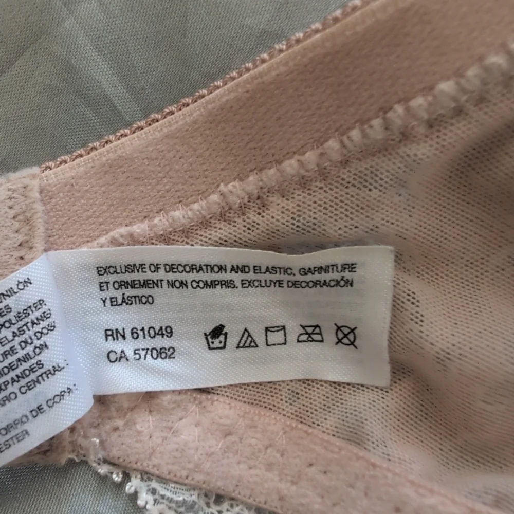 Wacoal Bra Women's 38D Beige Sand/Ivory Embrace Lace Underwire Adjustable Straps